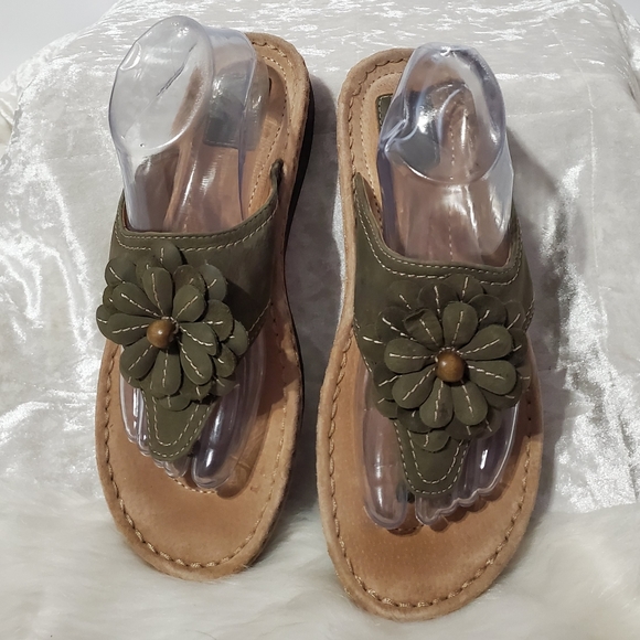 clarks olive green sandals